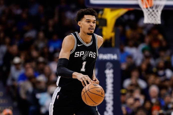 NBA | 赛季报销！文班亚马右肩深静脉血栓至少休养6个月