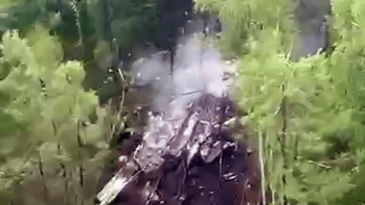 俄客机准备降落时坠毁，49人全遇难，目击者拍到坠毁前飞行画面