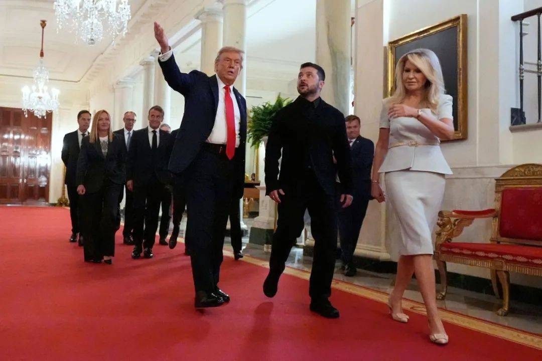 牛弹琴：白宫版智斗，特朗普果然大杀四方