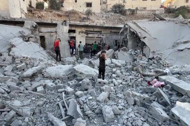 以军袭击加沙多地,继续向加沙城中心推进