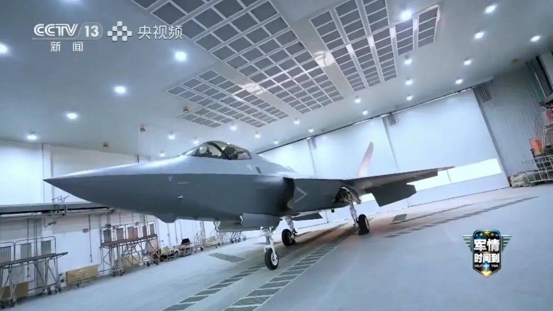 央视正式公开“黑科技”，歼-35果然被大大低估，整机都采用超材料