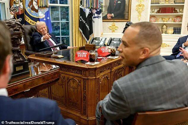 笑死!美国政府关门,公务员为爱发电!妮可·基德曼20年婚姻再破裂,背后竟是…