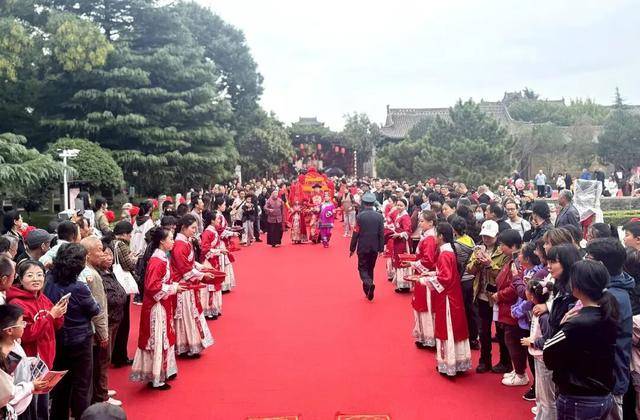 国庆期间,山西各地迎来客流高峰