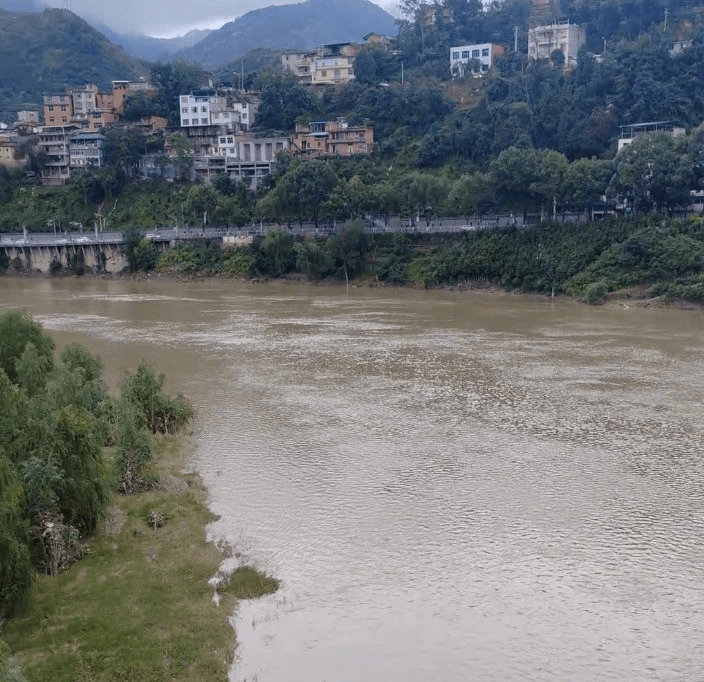 旬阳官方回应新郎跳河事件:无关彩礼,或因矛盾长期积累所致