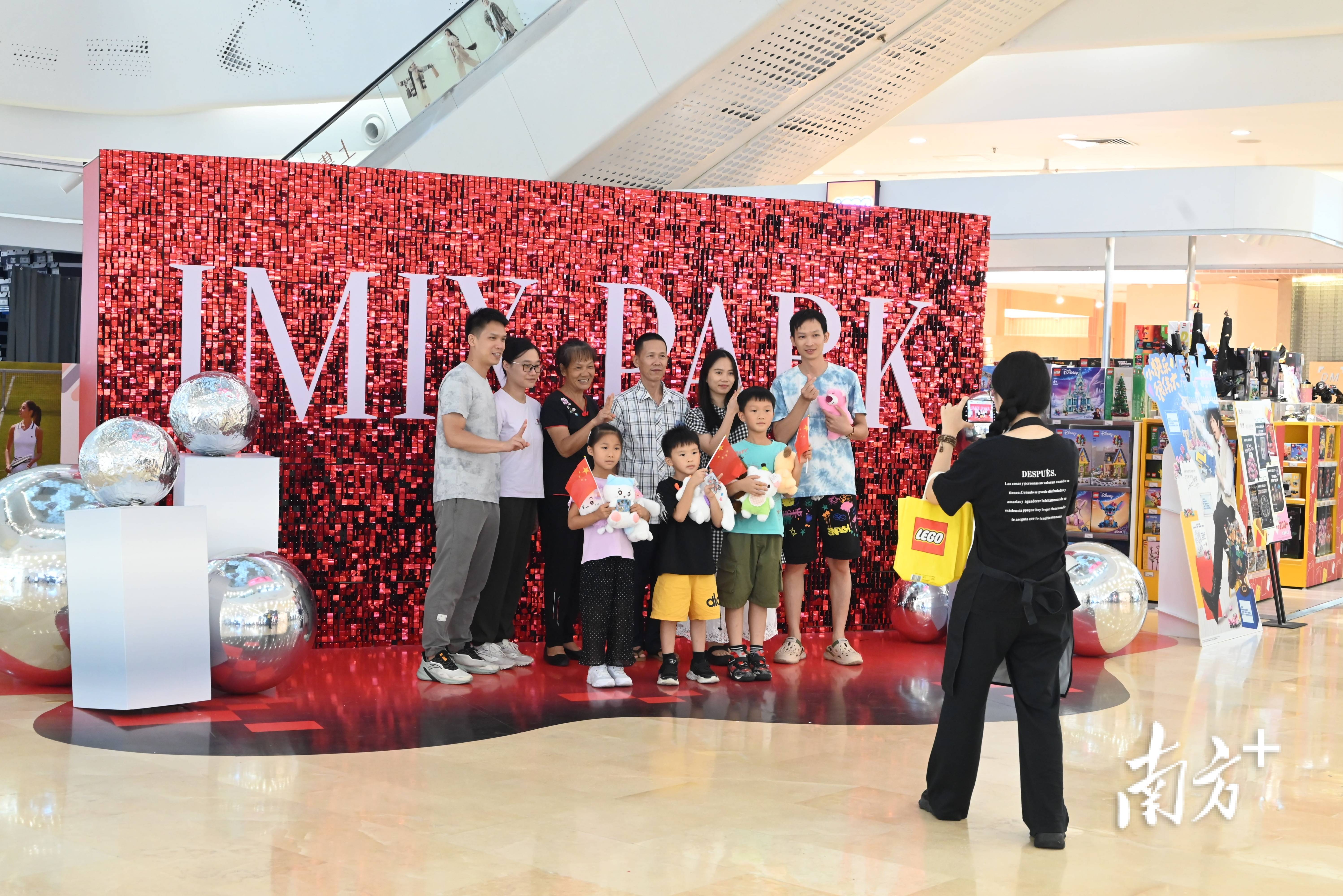 多图｜双节消费旺，江门市区商圈人气爆棚