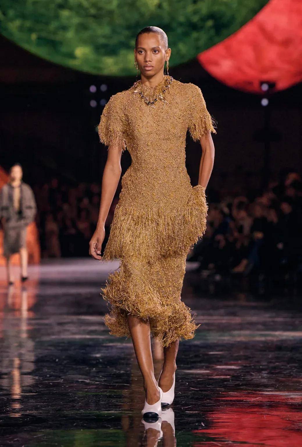 周迅、窦靖童、刘雯、井柏然同框围观香奈儿的新秘密