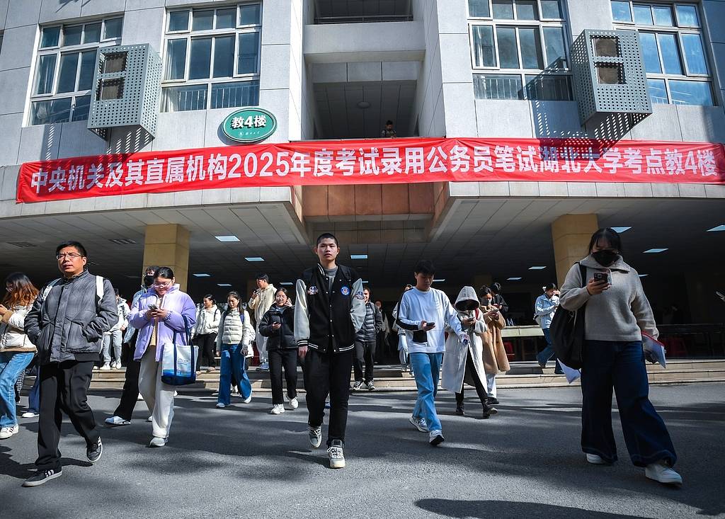 多地放宽考公考编年龄限制，步子不妨再迈大点