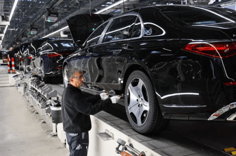 美国把刀架在脖子上了，这样干就是去送死